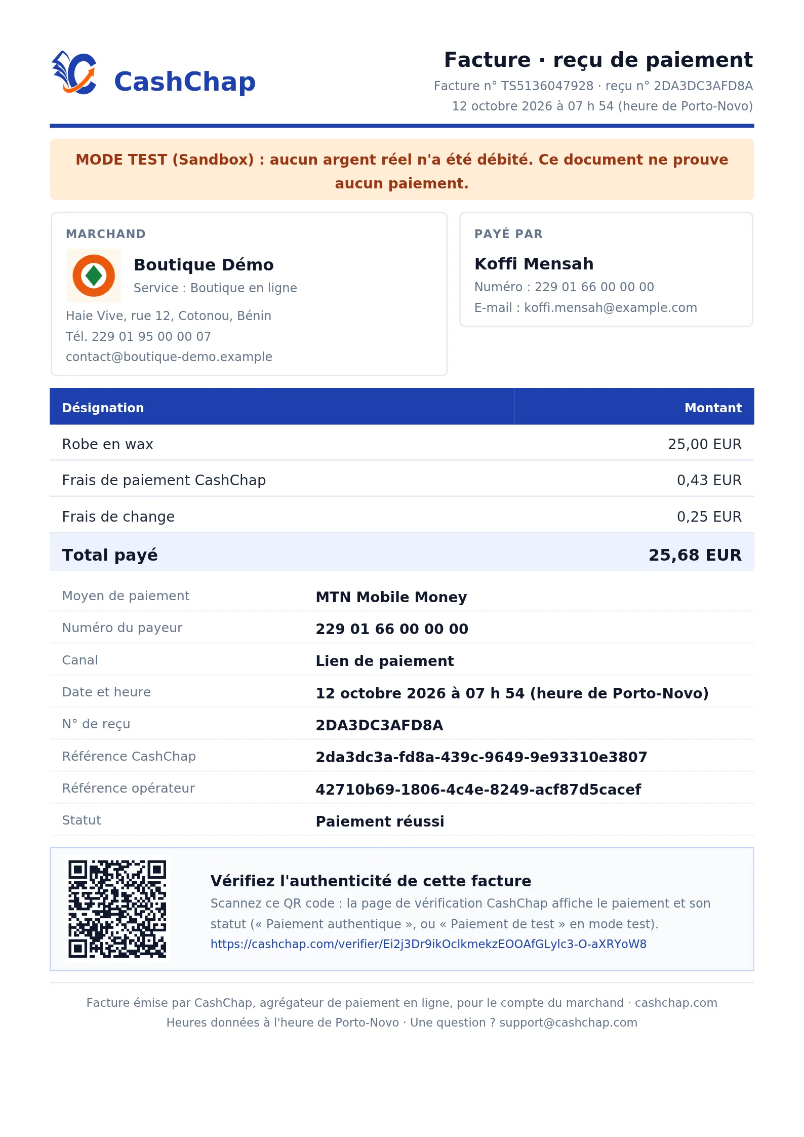 Facture PDF A4 en mode test d'un service réglé en euros : Facture n° TS5136047928 · reçu n° 2DA3DC3AFD8A, 12 octobre 2026 à 07 h 54 (heure de Porto-Novo), bandeau MODE TEST, bloc Marchand Boutique Démo (Service : Boutique en ligne, coordonnées), bloc Payé par Koffi Mensah (Numéro : 229 01 66 00 00 00, E-mail : koffi.mensah@example.com), tableau Désignation et Montant : Robe en wax 25,00 EUR, Frais de paiement CashChap 0,43 EUR, Frais de change 0,25 EUR, Total payé 25,68 EUR, puis Moyen de paiement MTN Mobile Money, Numéro du payeur, Canal Lien de paiement, Date et heure, N° de reçu, Référence CashChap, Référence opérateur, Statut Paiement réussi et le QR code « Vérifiez l'authenticité de cette facture ».
