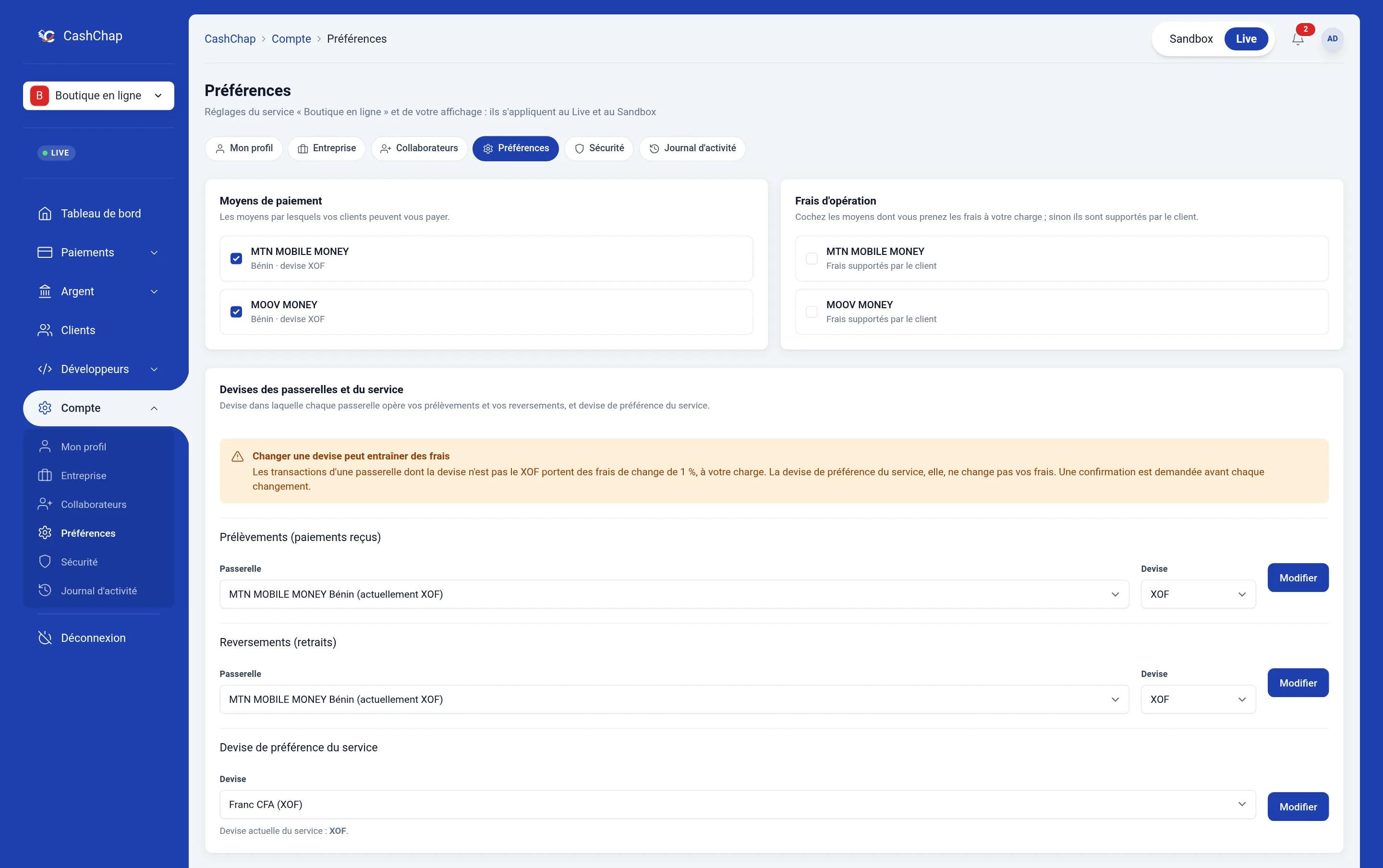 Page Compte, onglet Préférences, haut de la page : blocs Moyens de paiement (MTN Mobile Money et Moov Money cochés), Frais d'opération (frais supportés par le client) et Devises des passerelles et du service avec l'avertissement « Changer une devise peut entraîner des frais » (frais de change de 1 % hors XOF), la devise des prélèvements et des reversements (XOF) et la Devise de préférence du service (Franc CFA, XOF).