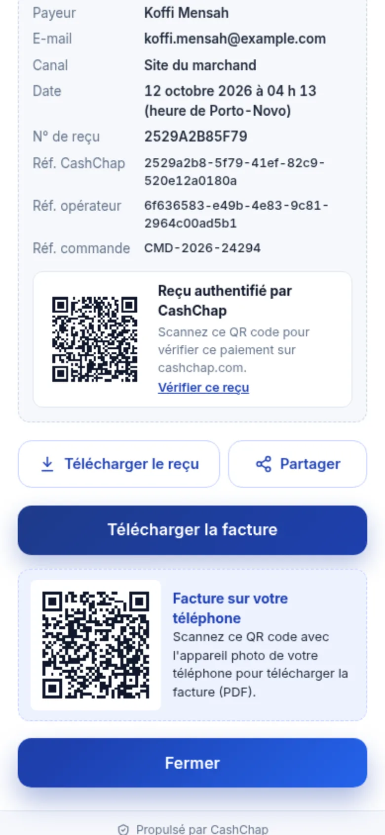 Suite du même écran de succès, en faisant défiler : fin du reçu (Payeur Koffi Mensah, E-mail koffi.mensah@example.com, Canal Site du marchand, Date 12 octobre 2026 à 04 h 13 (heure de Porto-Novo), N° de reçu 2529A2B85F79, Réf. CashChap, Réf. opérateur, Réf. commande CMD-2026-24294), bloc « Reçu authentifié par CashChap » avec le QR code d'authentification, « Scannez ce QR code pour vérifier ce paiement sur cashchap.com. » et le lien Vérifier ce reçu, boutons Télécharger le reçu et Partager, bouton Télécharger la facture, bloc « Facture sur votre téléphone » avec le QR code de la facture et « Scannez ce QR code avec l'appareil photo de votre téléphone pour télécharger la facture (PDF). », bouton Fermer et pied Propulsé par CashChap.